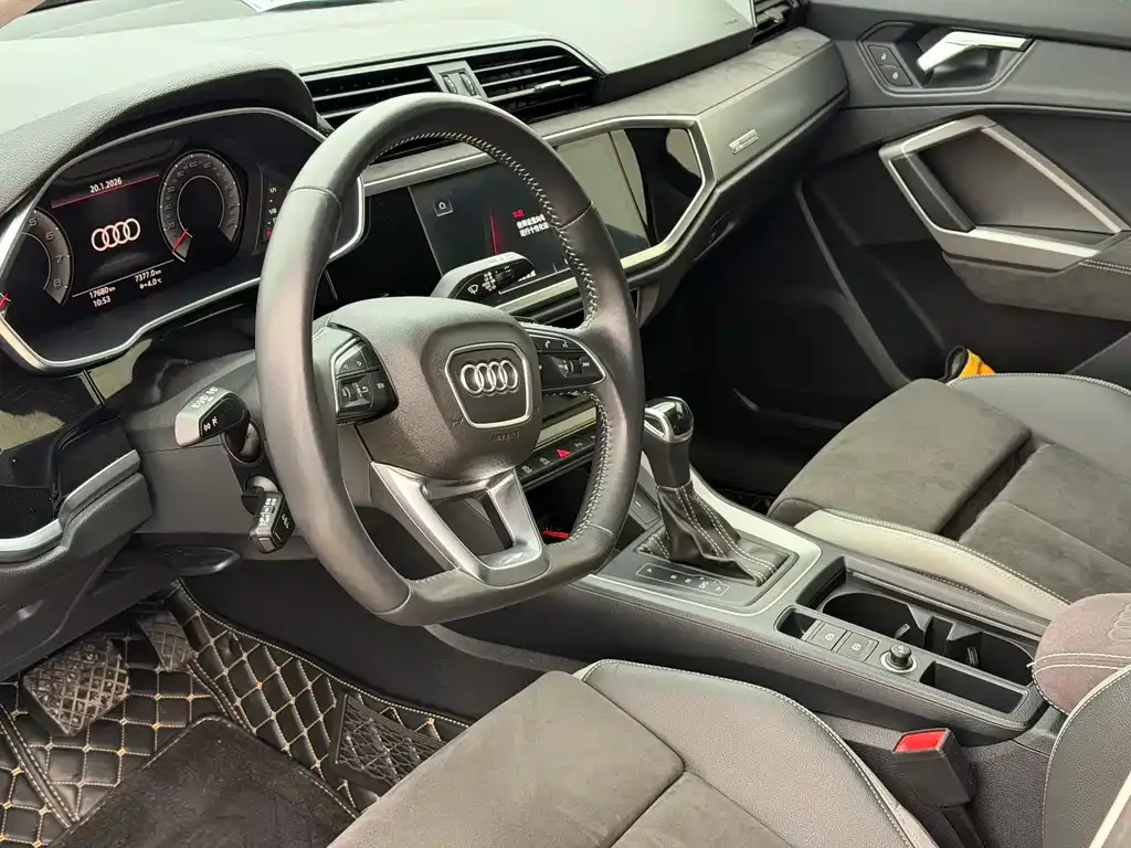 Audi Q3 — фото 10