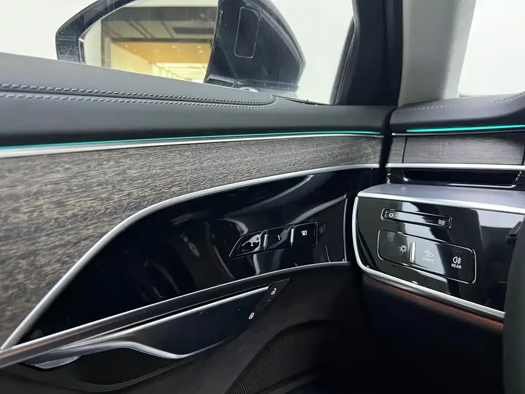 Audi A8 2025 из CN, фото 10