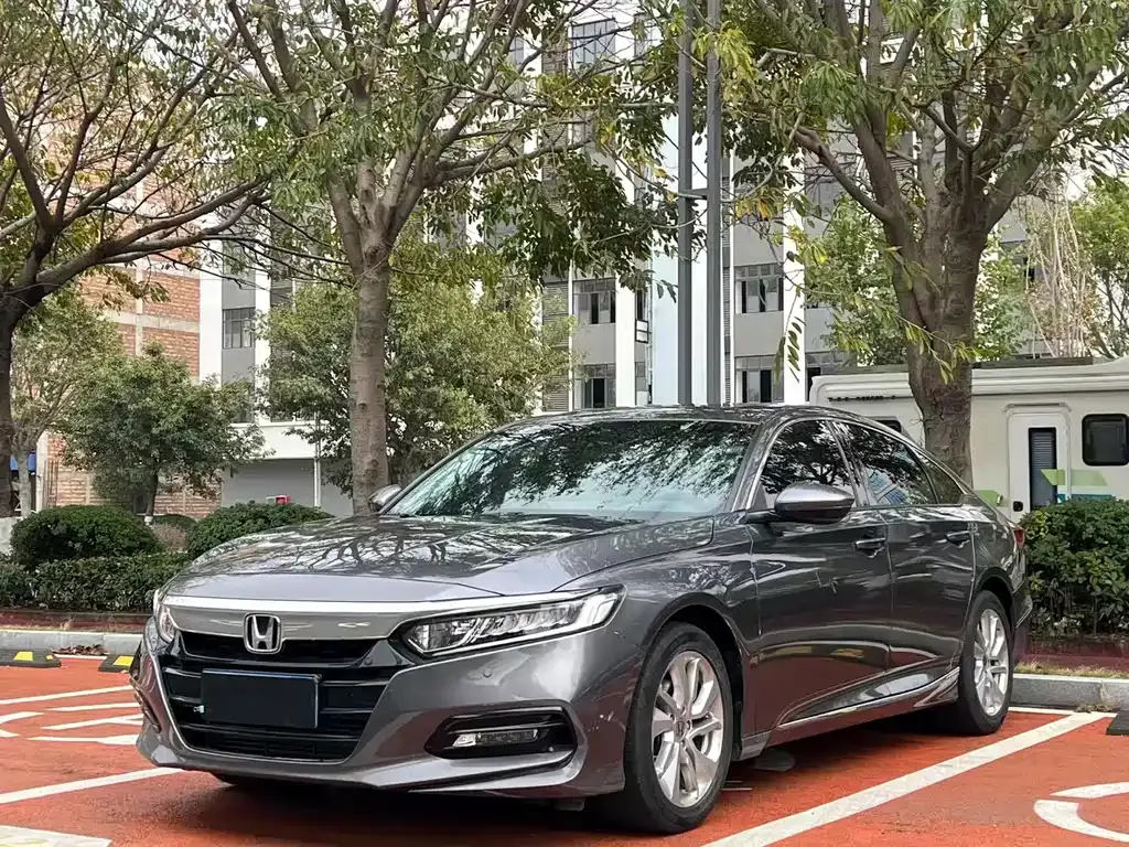 Honda Accord — фото 1