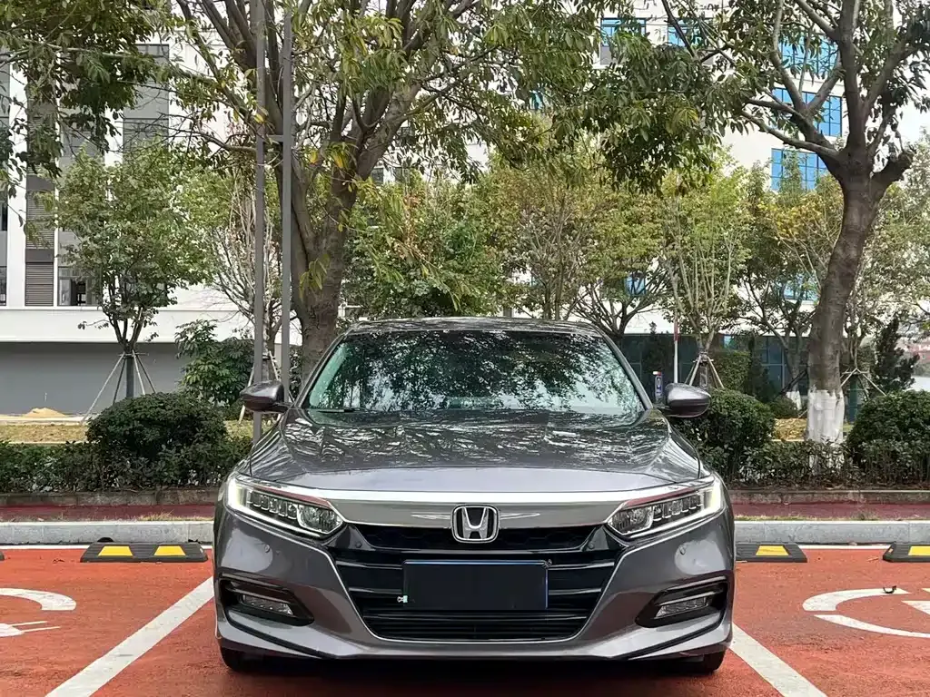 Honda Accord — фото 8