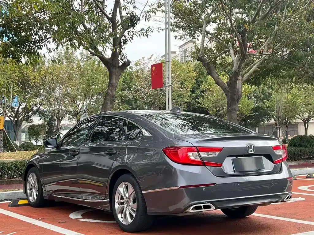 Honda Accord — фото 7