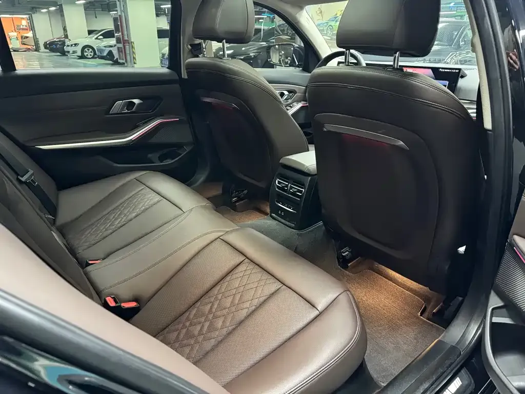 BMW 3 Series 2024 из CN, фото 9