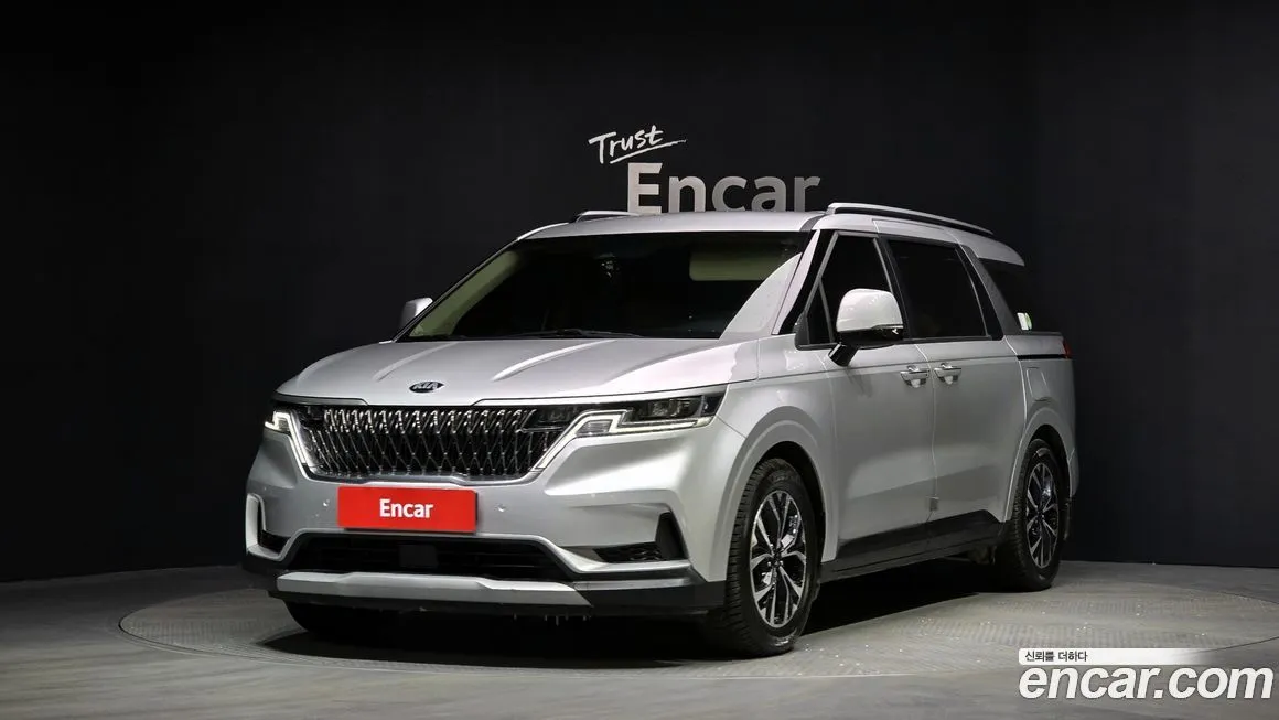 Kia Carnival — фото 1