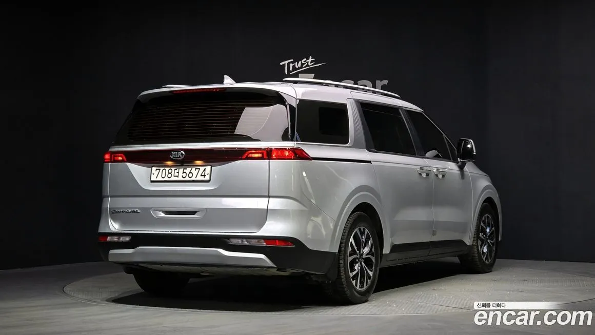 Kia Carnival — фото 5