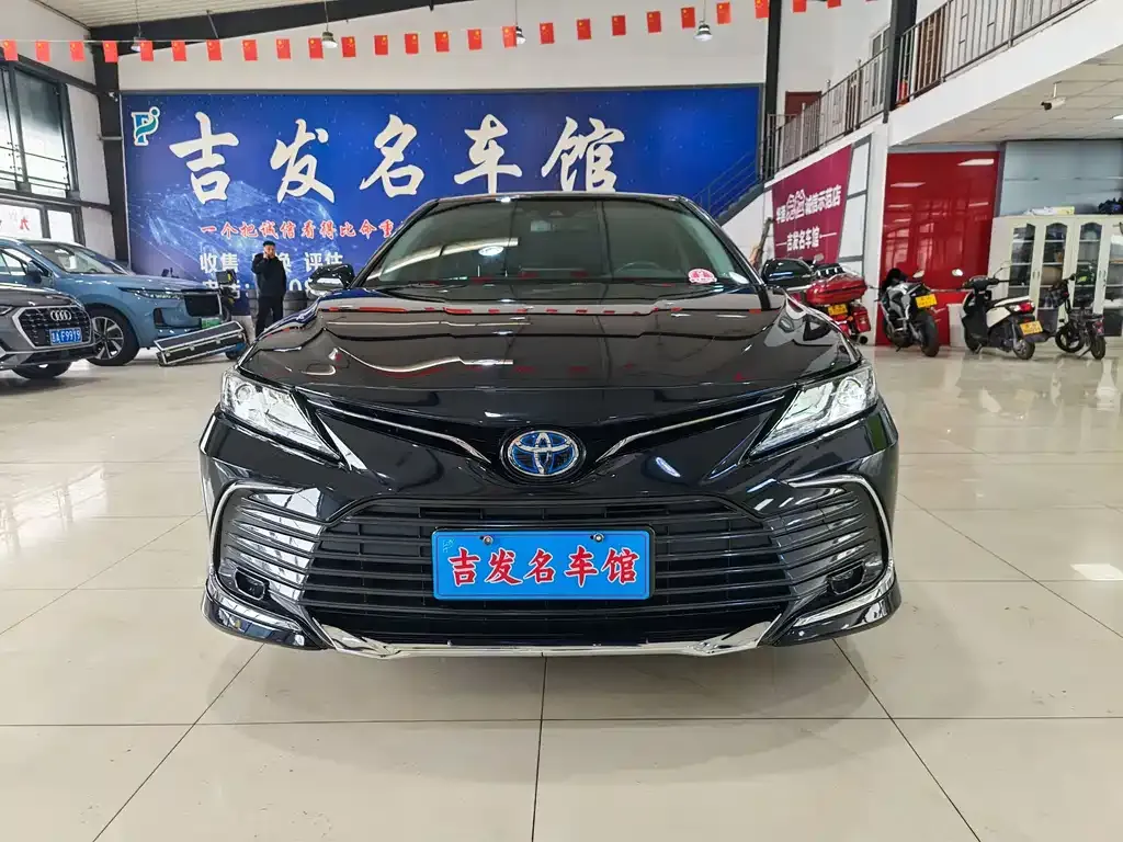 Toyota Camry — фото 5