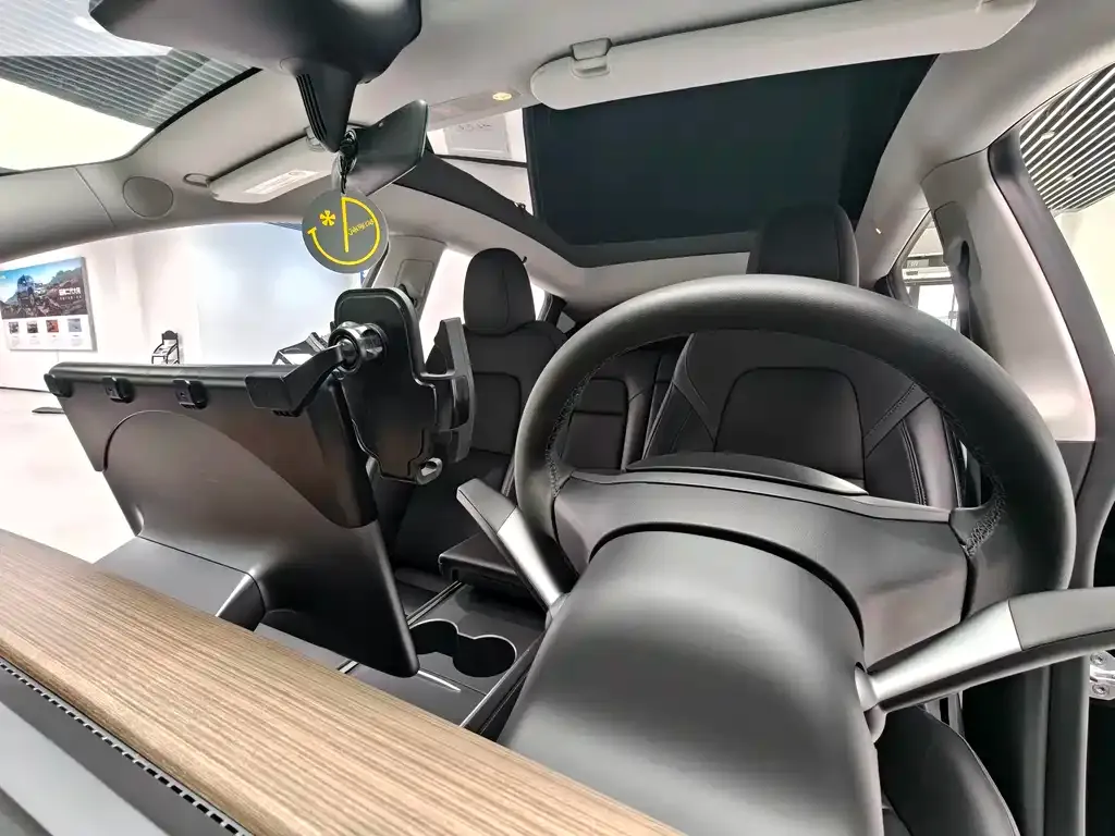 Tesla Model Y — фото 7