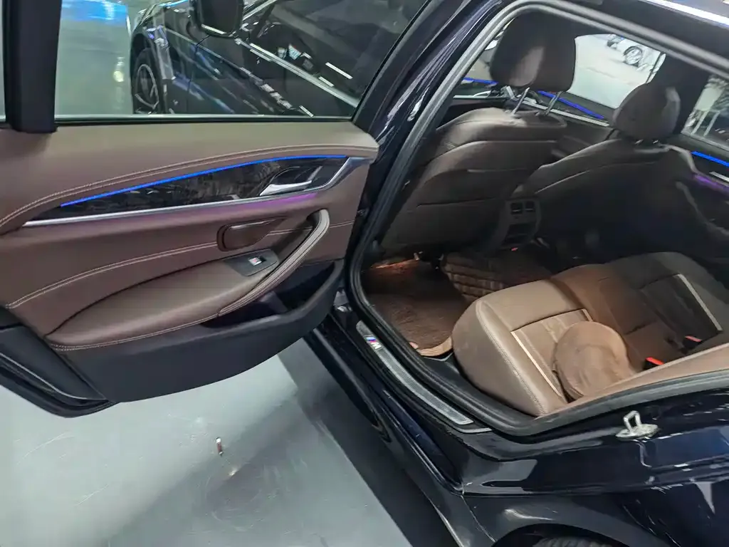 BMW 5 Series 2022 из CN, фото 2