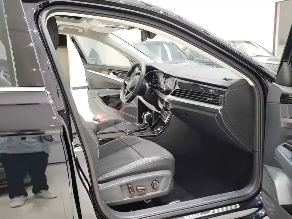 Volkswagen Passat 2024 из CN, фото 7