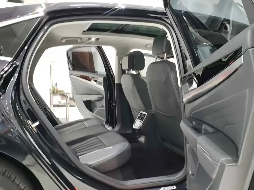Volkswagen Passat 2024 из CN, фото 3