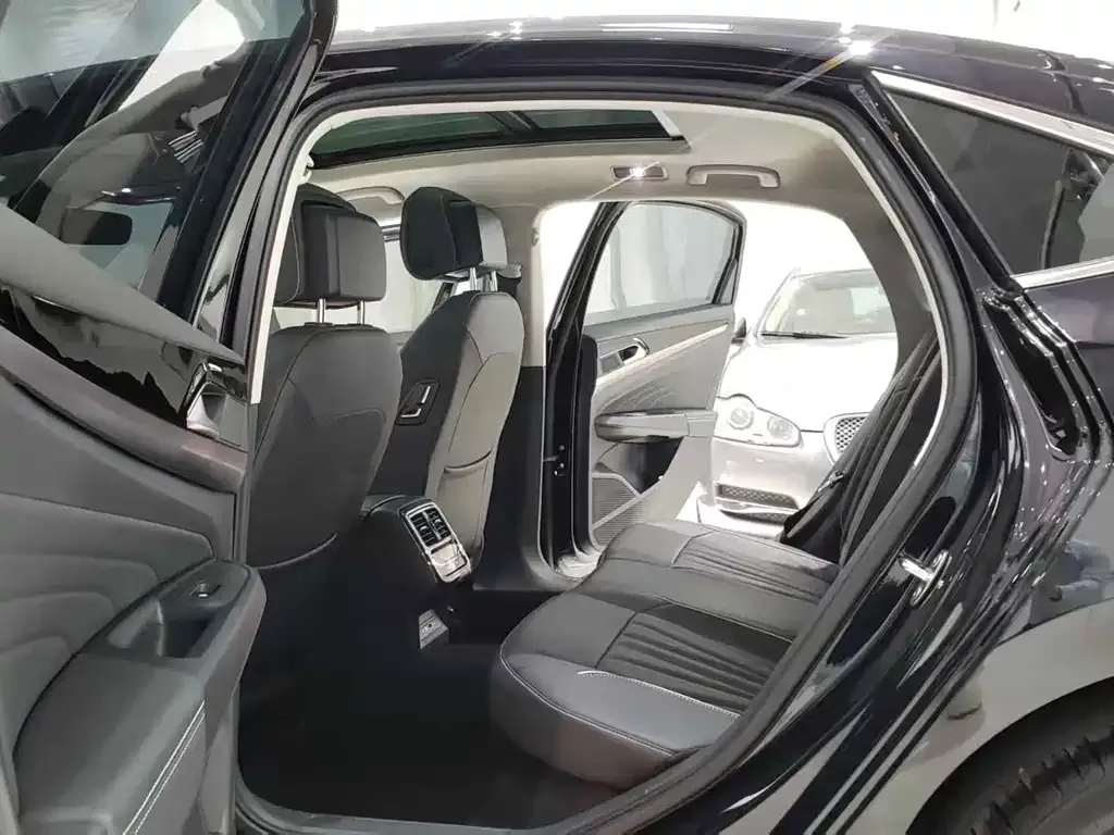 Volkswagen Passat 2024 из CN, фото 4