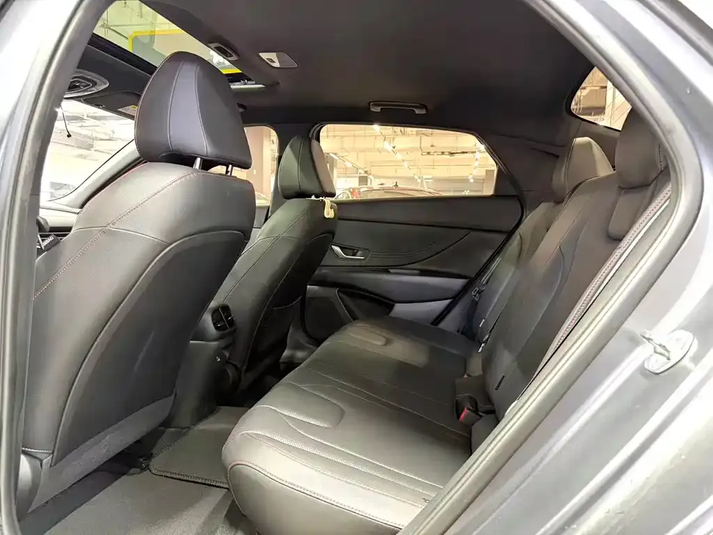 Hyundai Elantra 2023 из CN, фото 8
