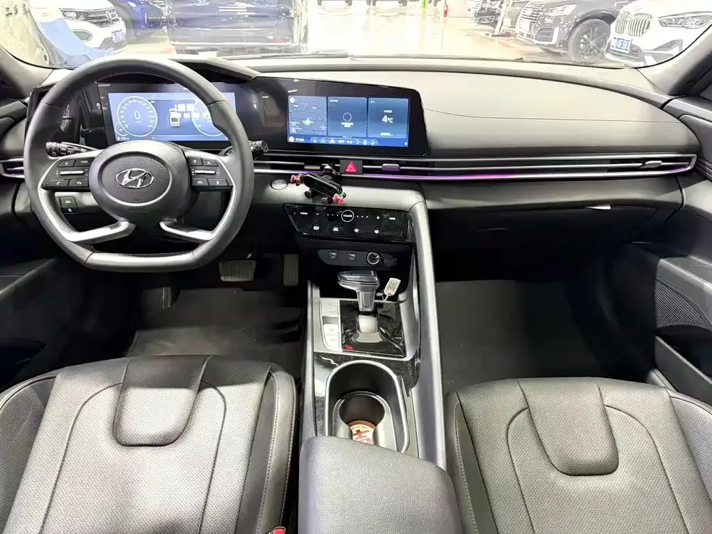 Hyundai Elantra 2023 из CN, фото 9