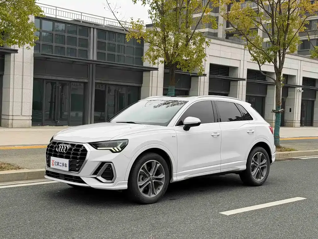 Audi Q3 — фото 1