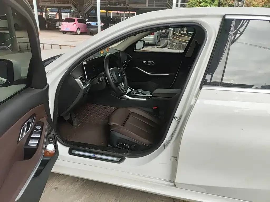 BMW 3 Series 2024 из CN, фото 3