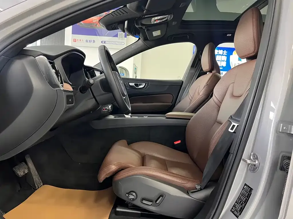 Volvo XC60 2024 из CN, фото 9