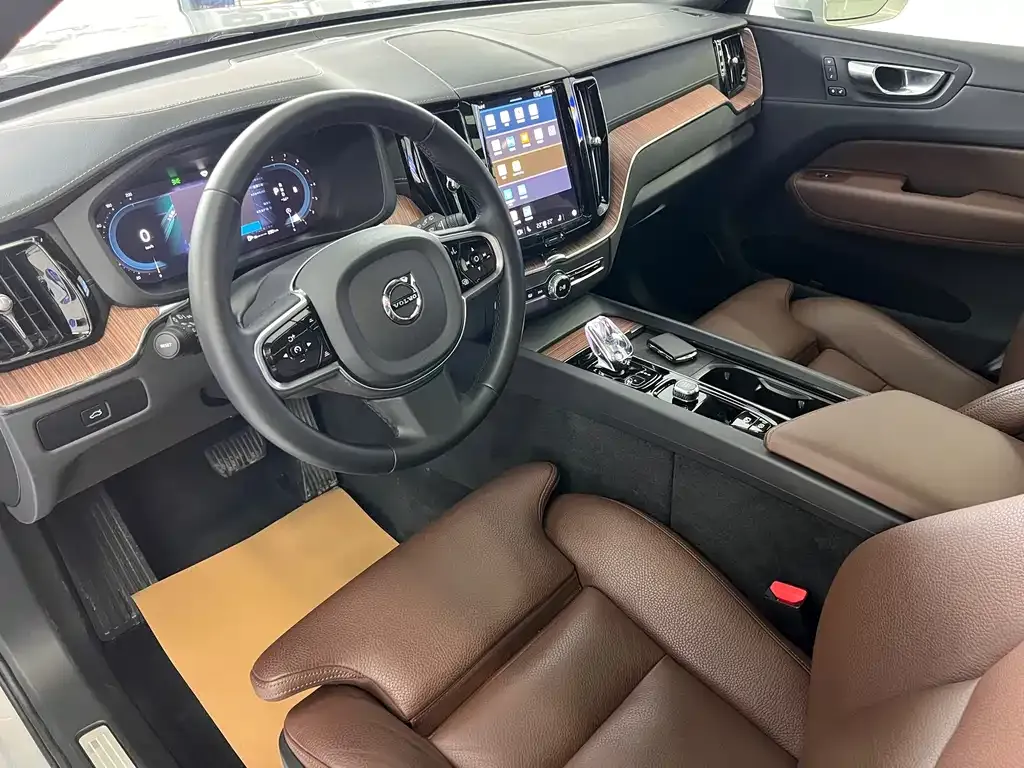 Volvo XC60 2024 из CN, фото 3