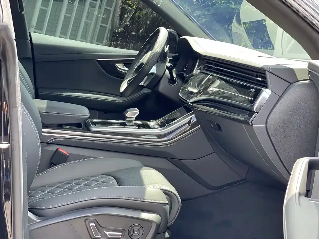 Audi Q8 2021 из CN, фото 6