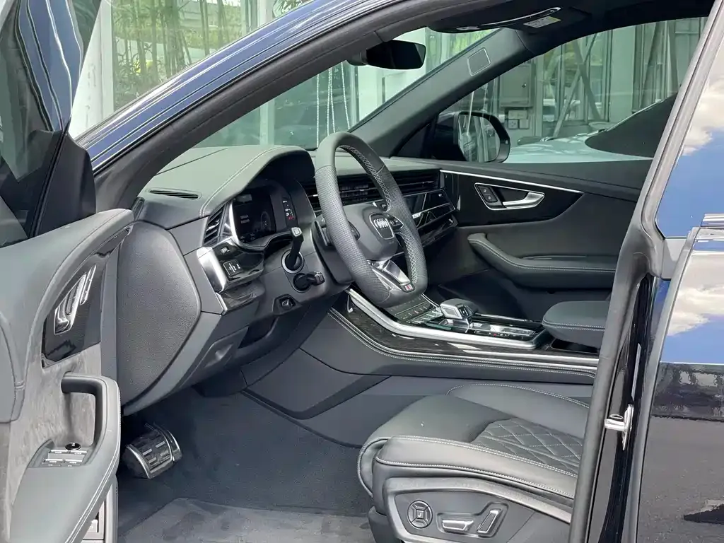 Audi Q8 2021 из CN, фото 8