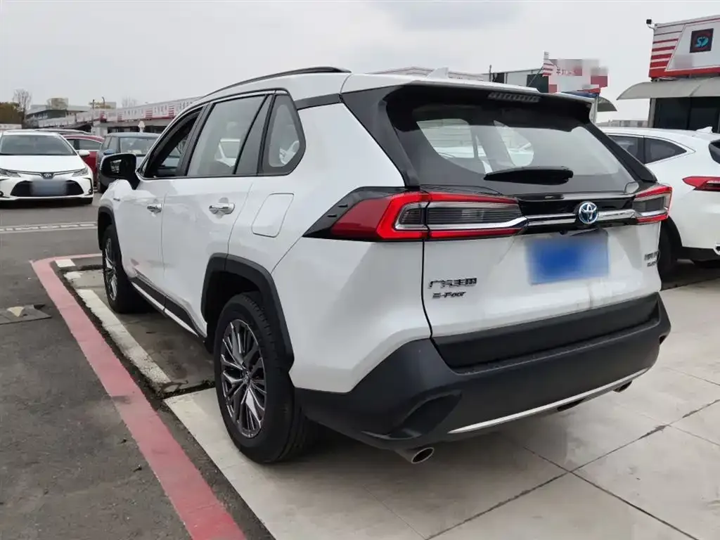 Toyota Wildlander 2023 из CN, фото 3