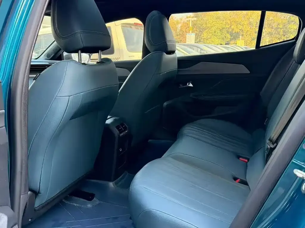 Peugeot 408X 2023 из CN, фото 2