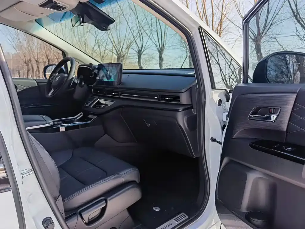Honda Elysion 2023 из CN, фото 7