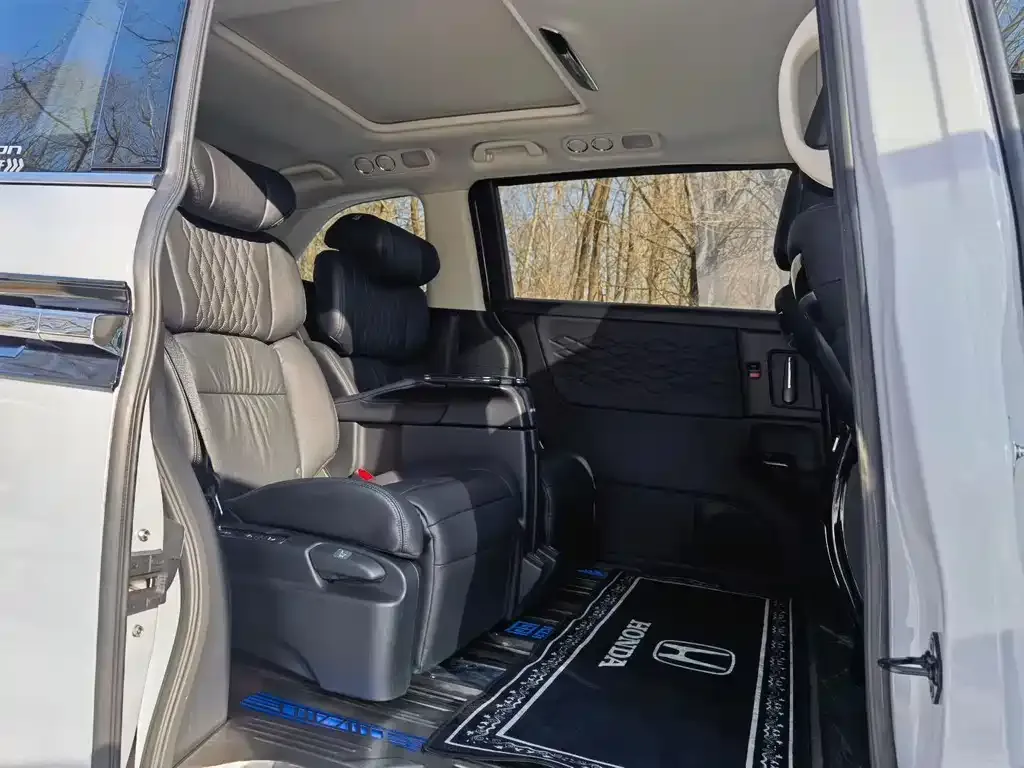 Honda Elysion 2023 из CN, фото 2