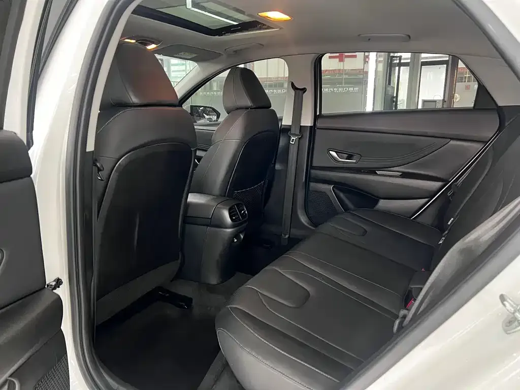 Hyundai Elantra 2024 из CN, фото 8