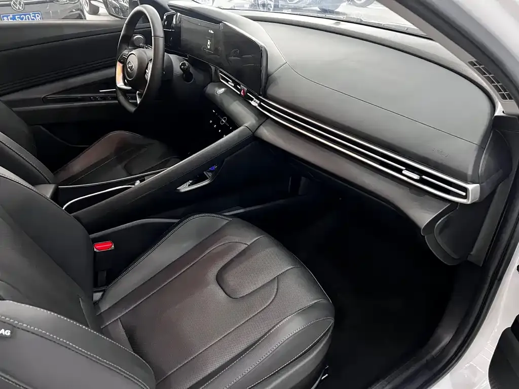 Hyundai Elantra 2024 из CN, фото 4