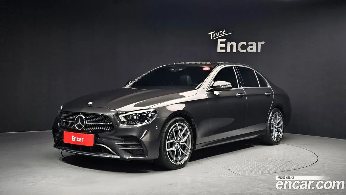 Mercedes-Benz E-Class — фото 1