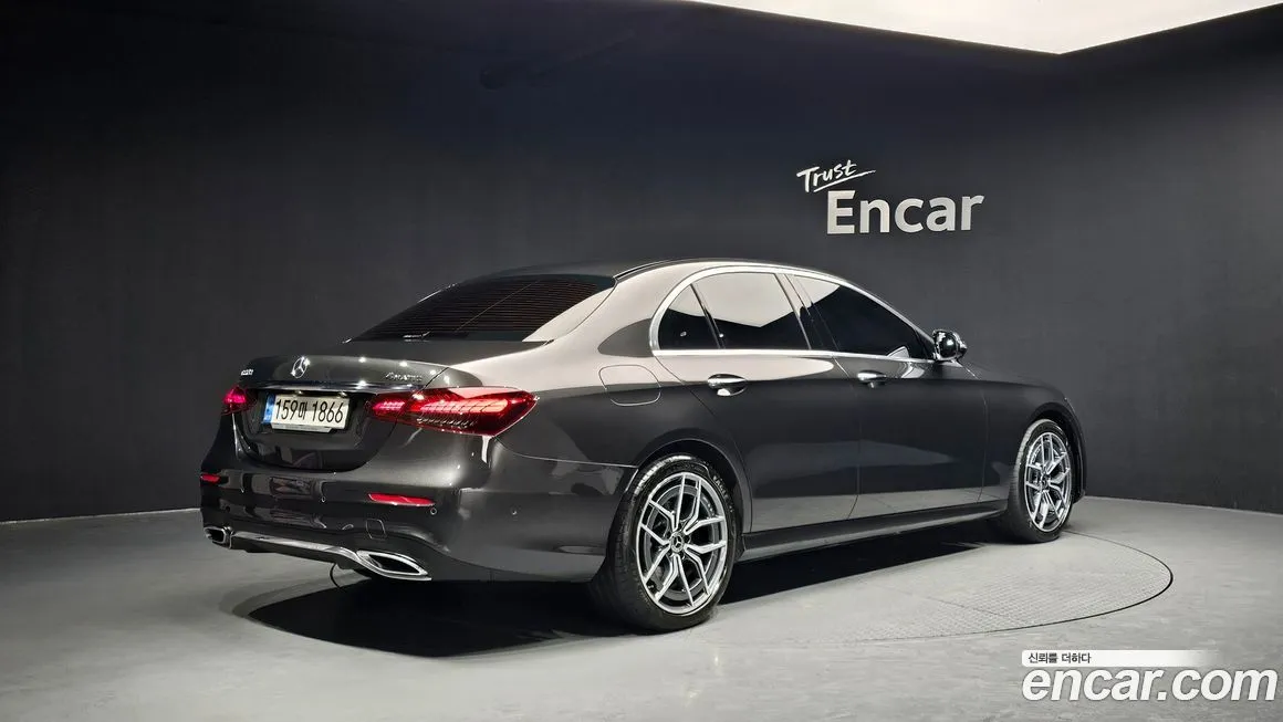 Mercedes-Benz E-Class — фото 2