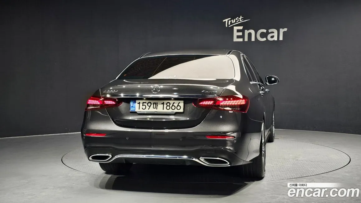 Mercedes-Benz E-Class — фото 8