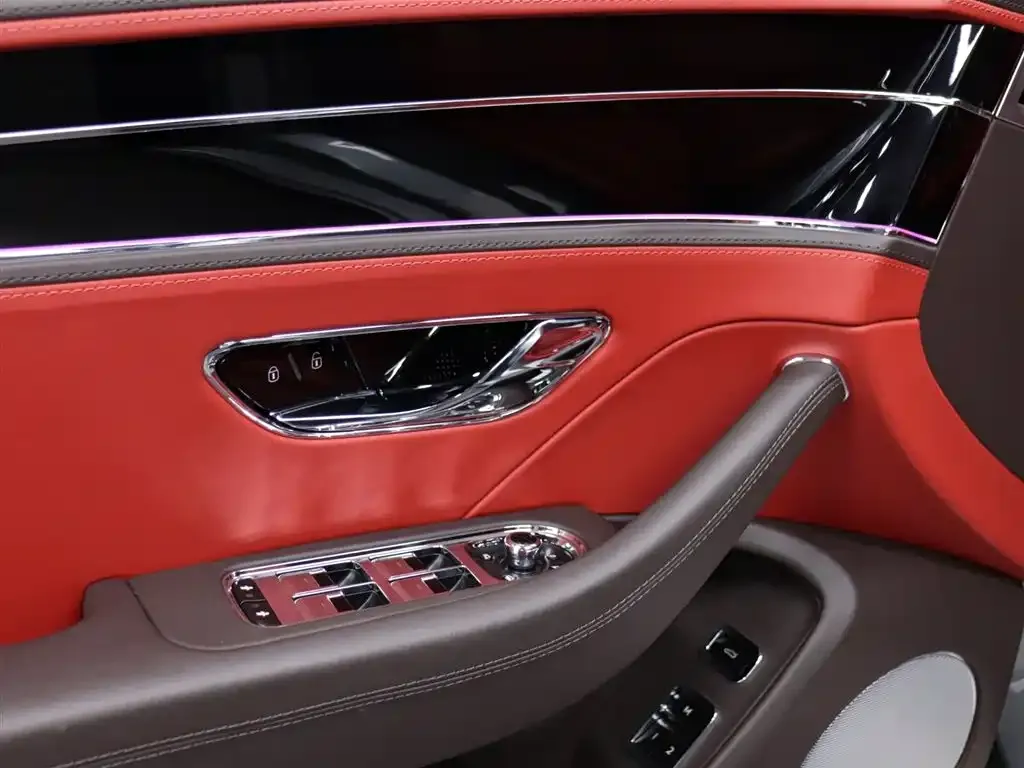 Bentley Flying Spur — фото 4