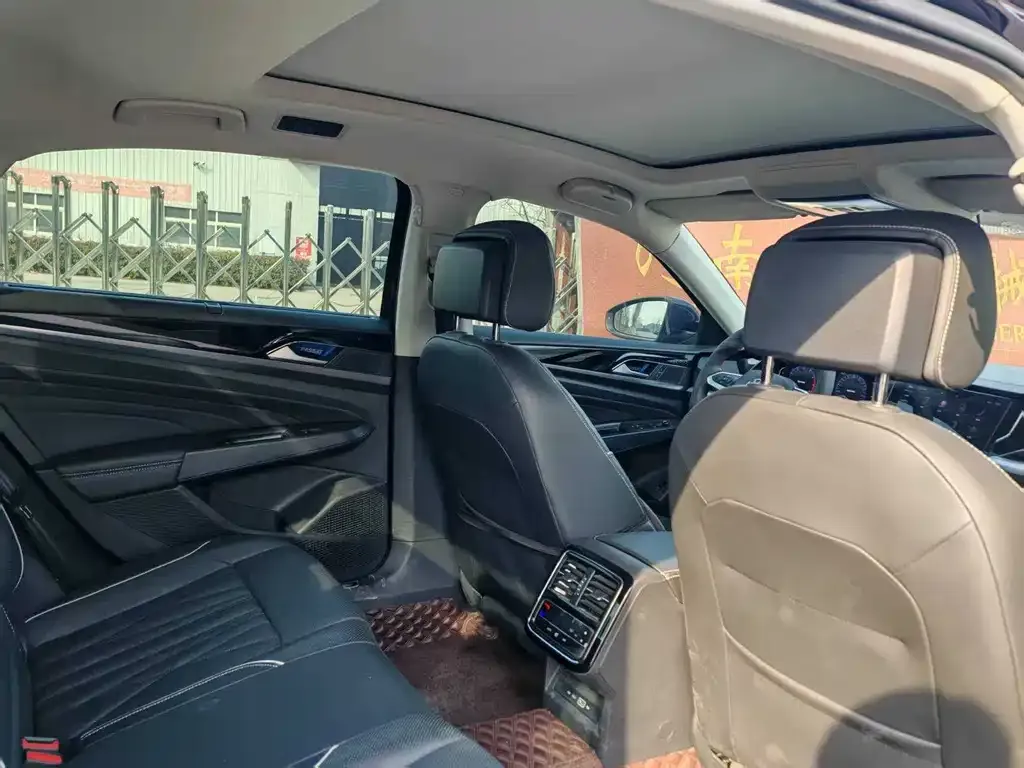 Volkswagen Passat 2021 из CN, фото 3