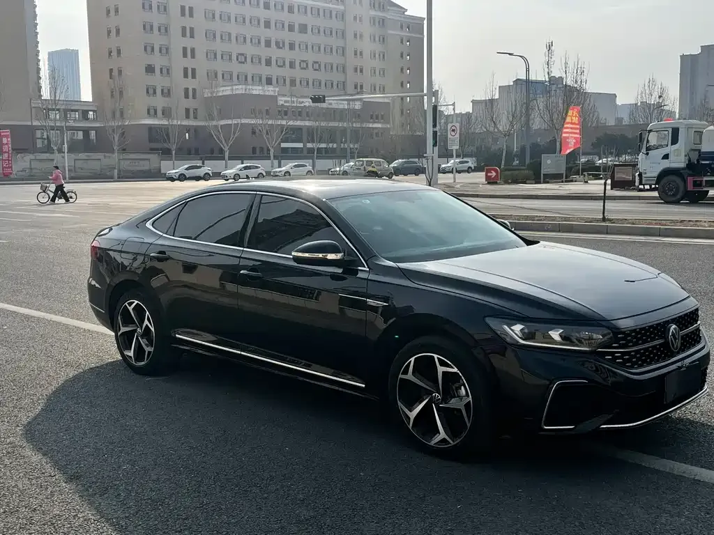 Volkswagen Passat — фото 1