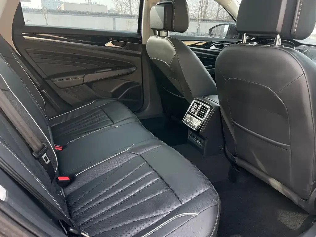 Volkswagen Passat — фото 8