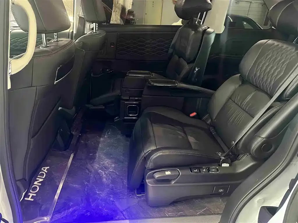 Honda Elysion 2024 из CN, фото 8
