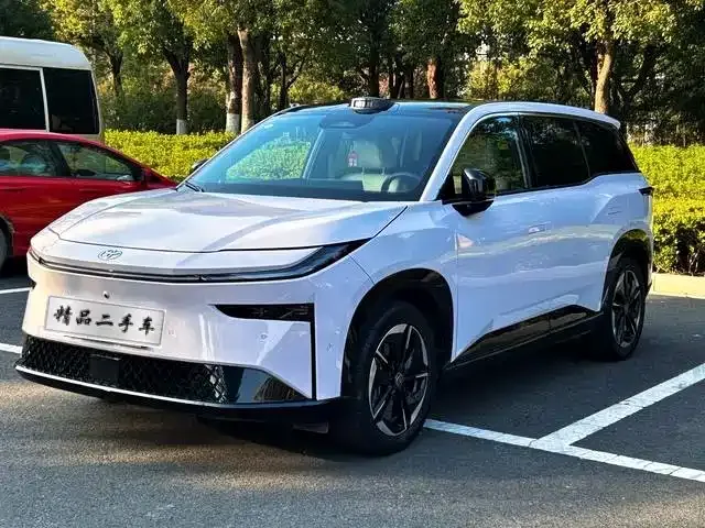 Toyota Platinum 3X 2025 из CN, фото 1