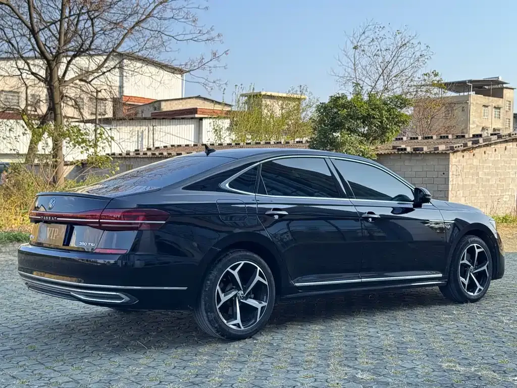 Volkswagen Passat 2023 из CN, фото 9