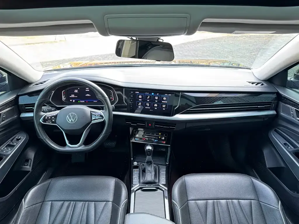 Volkswagen Passat 2023 из CN, фото 2