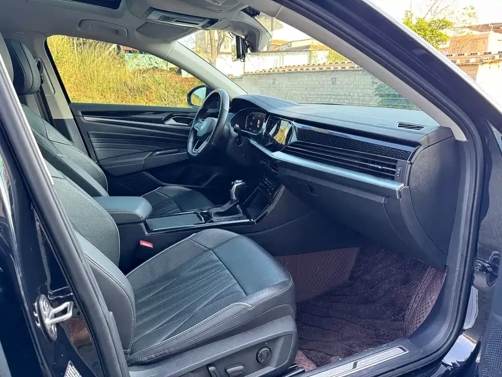 Volkswagen Passat 2023 из CN, фото 7