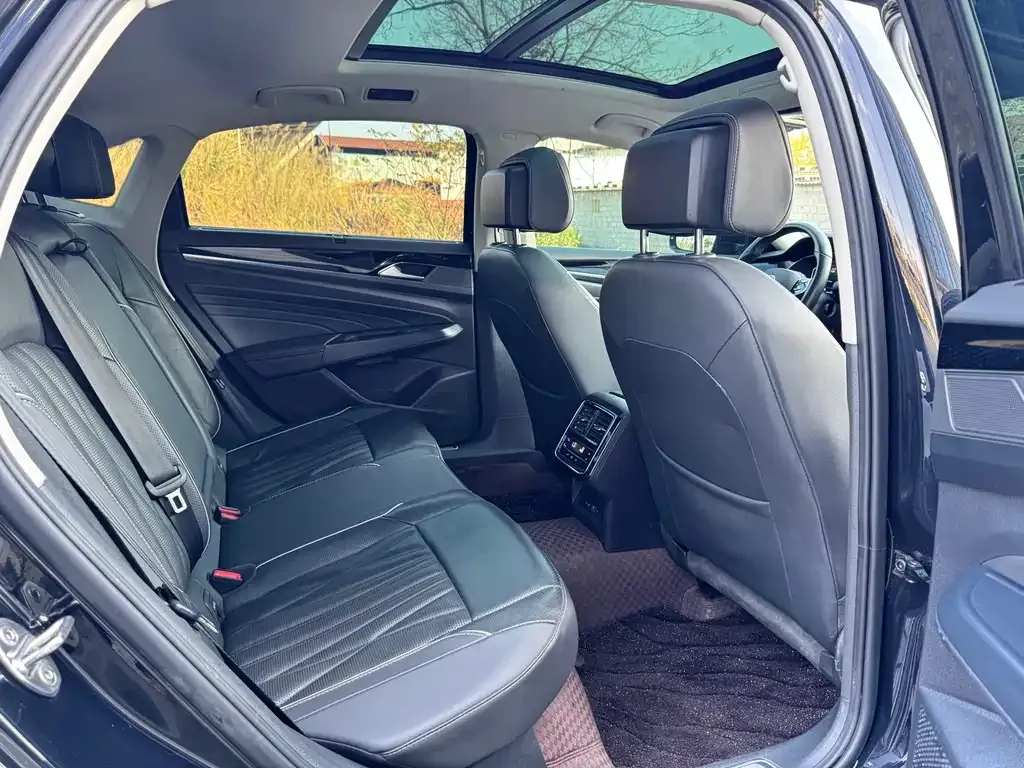 Volkswagen Passat 2023 из CN, фото 8