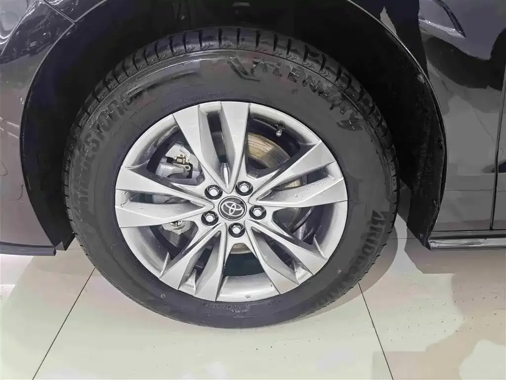 Toyota Sienna 2024 из CN, фото 2