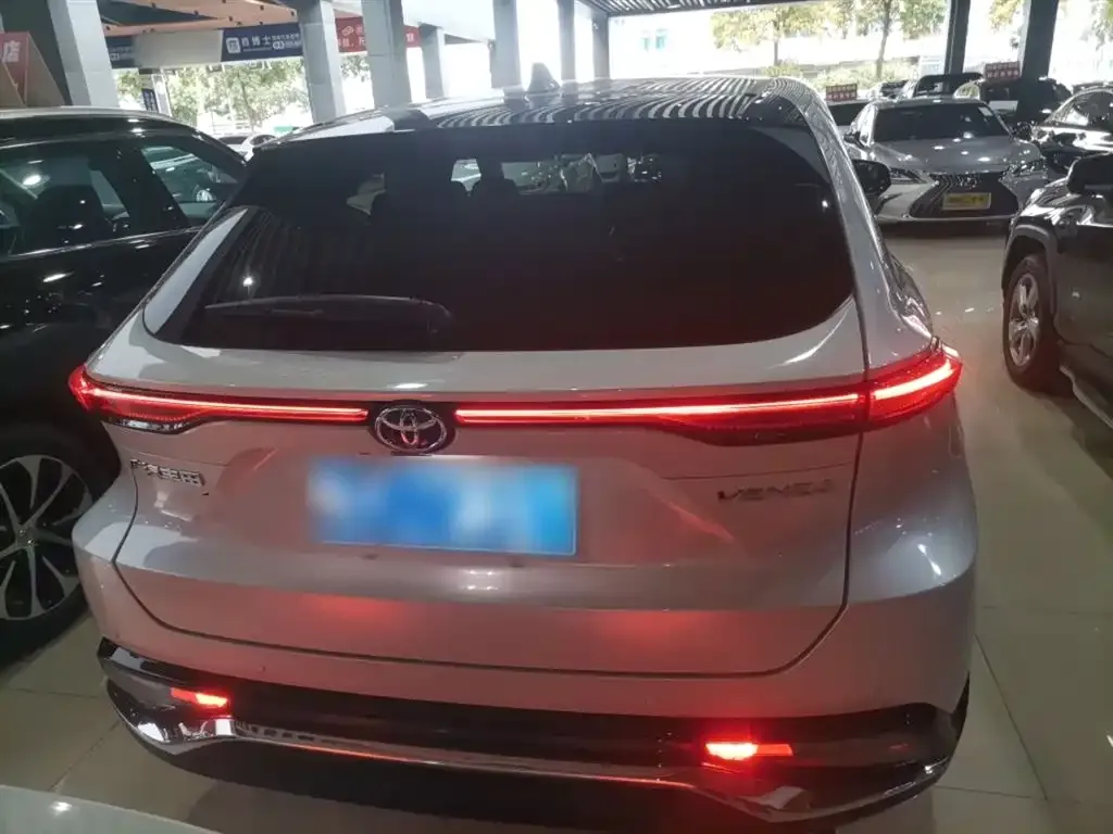 Toyota Venza 2023 из CN, фото 2