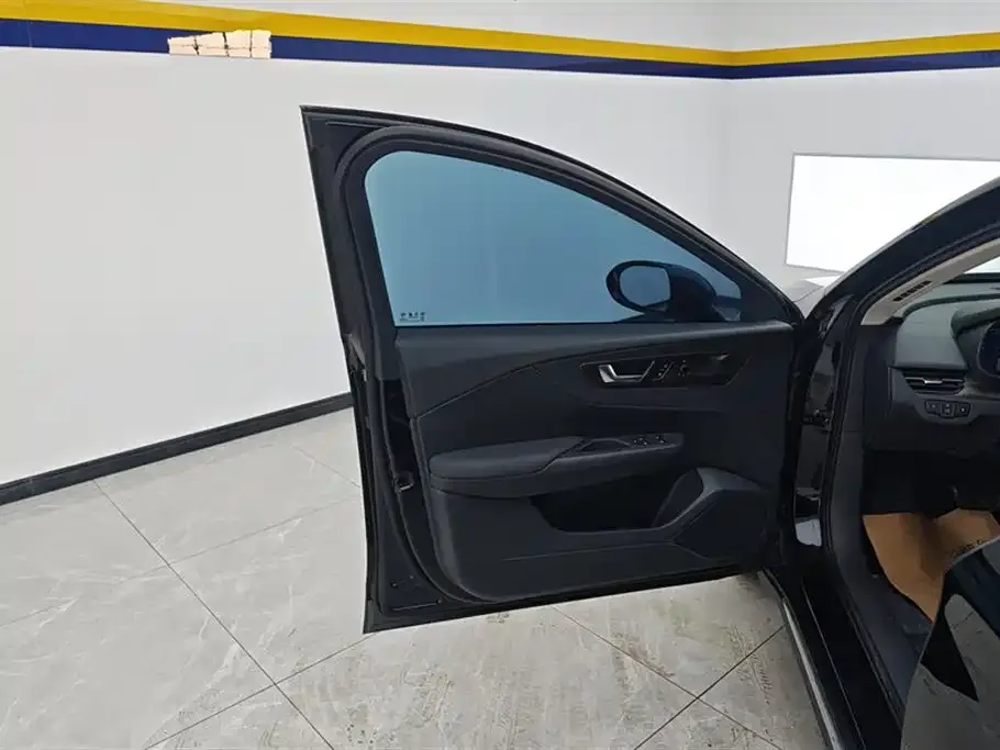 Hongqi E-QM5 2023 из CN, фото 2