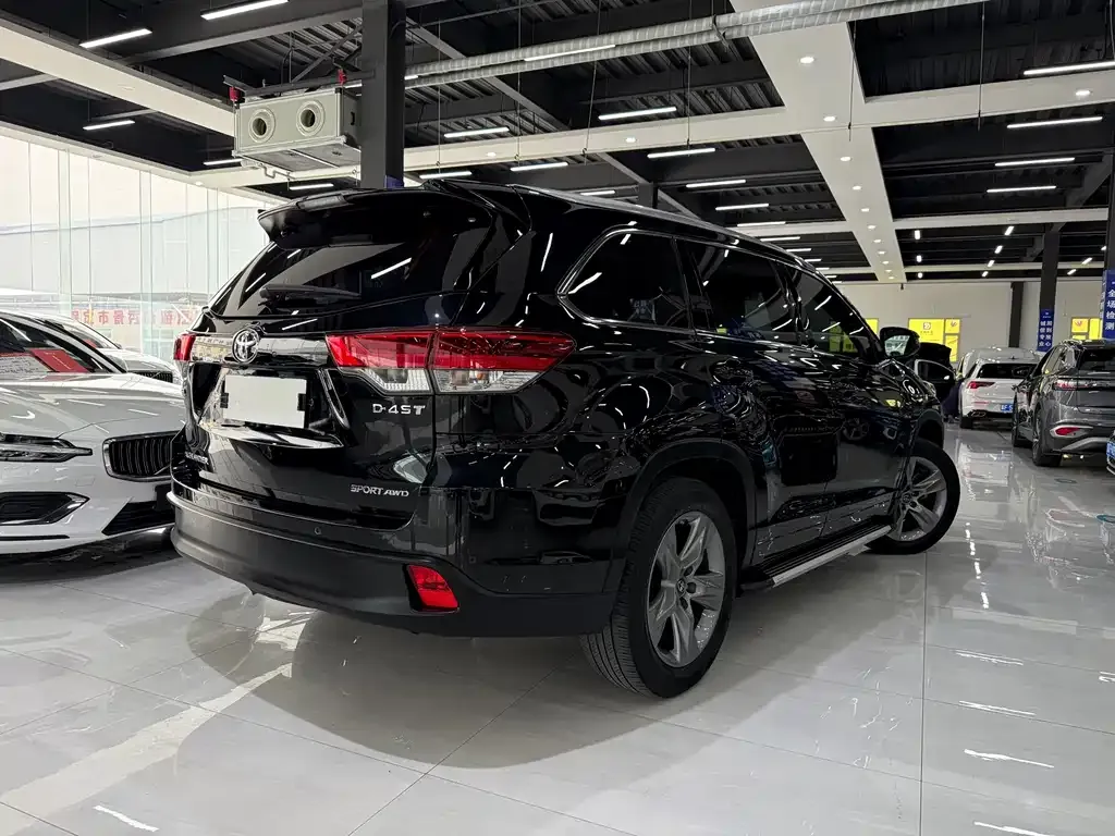Toyota Highlander — фото 7