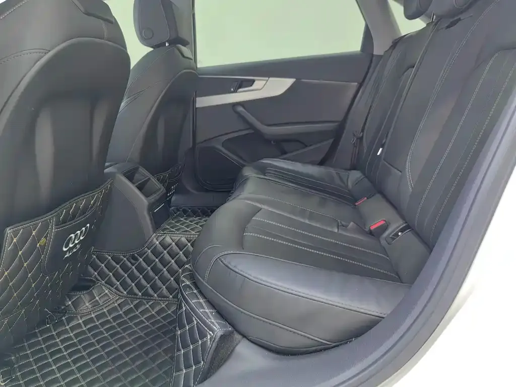 Audi A4L 2022 из CN, фото 6