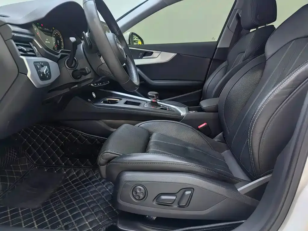Audi A4L 2022 из CN, фото 9