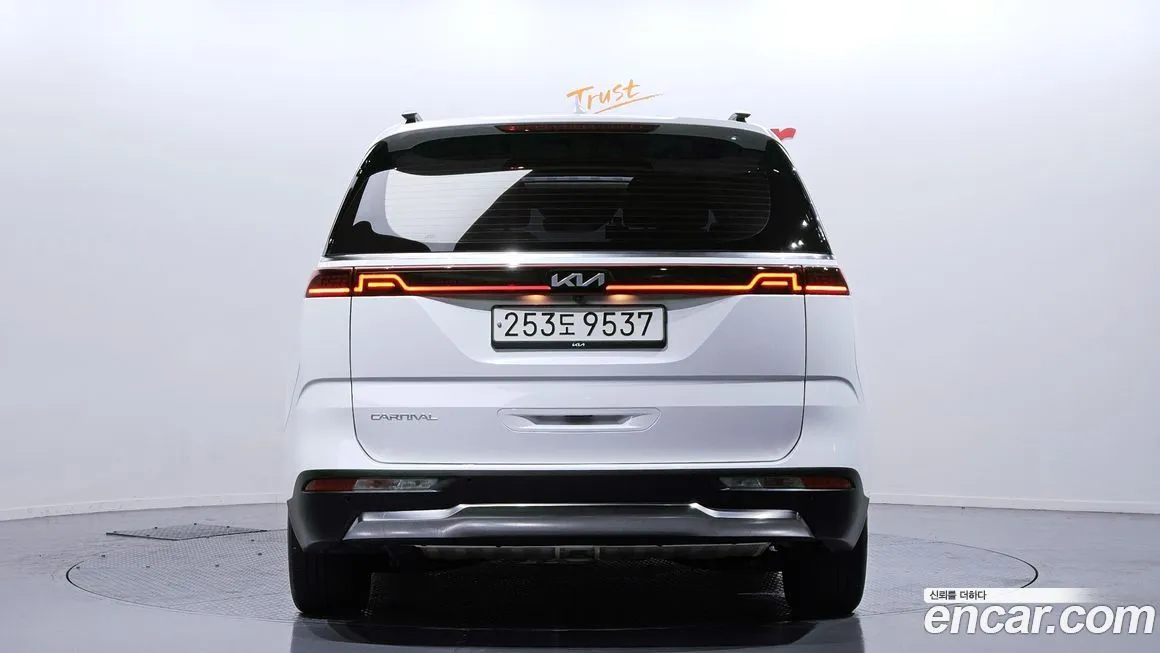 Kia Carnival — фото 4