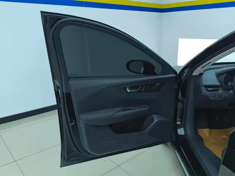 Hongqi E-QM5 2023 из CN, фото 9