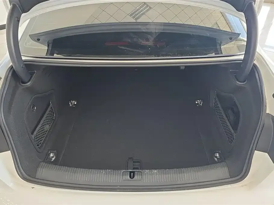 Audi A4L 2023 из CN, фото 7